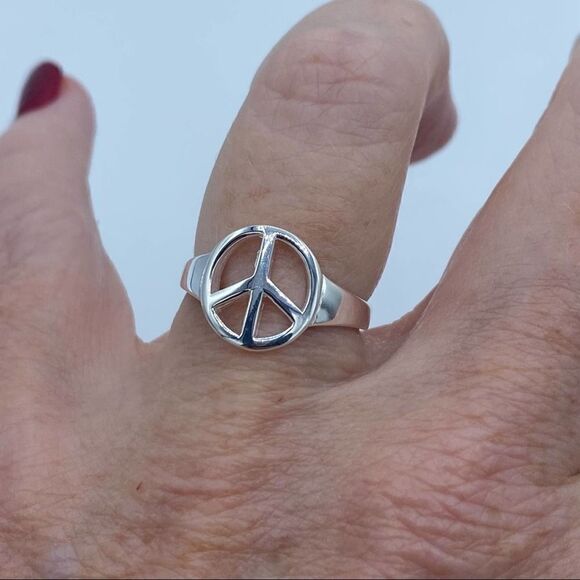 Sterling Silver Peace Sign Ring Sizes 7,8 - Picture 3 of 4